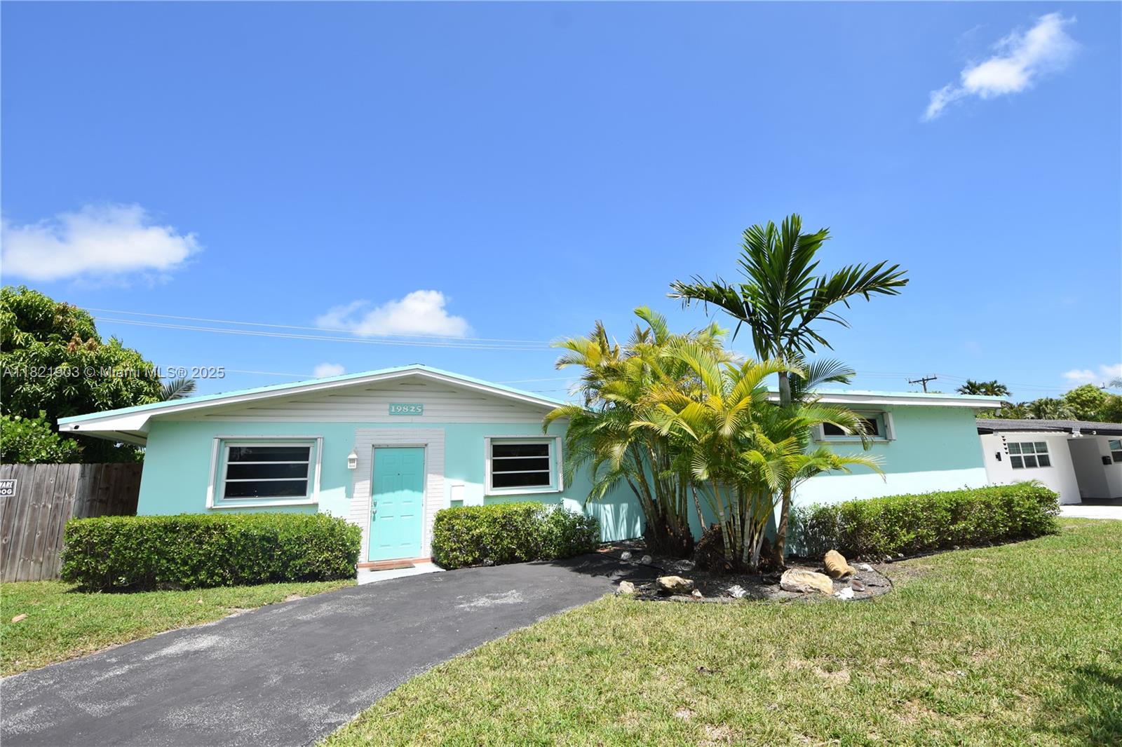 19825 Sw 89th Ave, Cutler Bay, Miami-Dade County, Florida - 3 Bedrooms  
2 Bathrooms - 