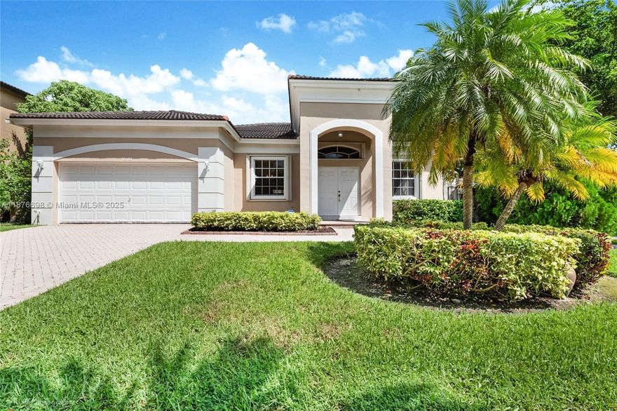 Beautifully maintained single story corner lot 3/2 in the sought after community of Oak Creek. The property features high ceilings, 2 car garage, and spacious bedrooms with a split floor plan. The large kitchen opens to the living room and dining room. Indoor under air laundry for ease and comfort. The large master bedroom is equipped with wide sliding doors for natural light and outside views. The master bath is the definition of master with dual sinks and separate shower/tub. The backyard has a good balance of grass and patio with mature fruit trees. Conveniently located near 152 Street for easy access and exit.