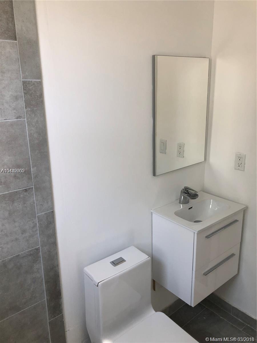 LAWRENCE ESTATE LAND CO - Residential Lease