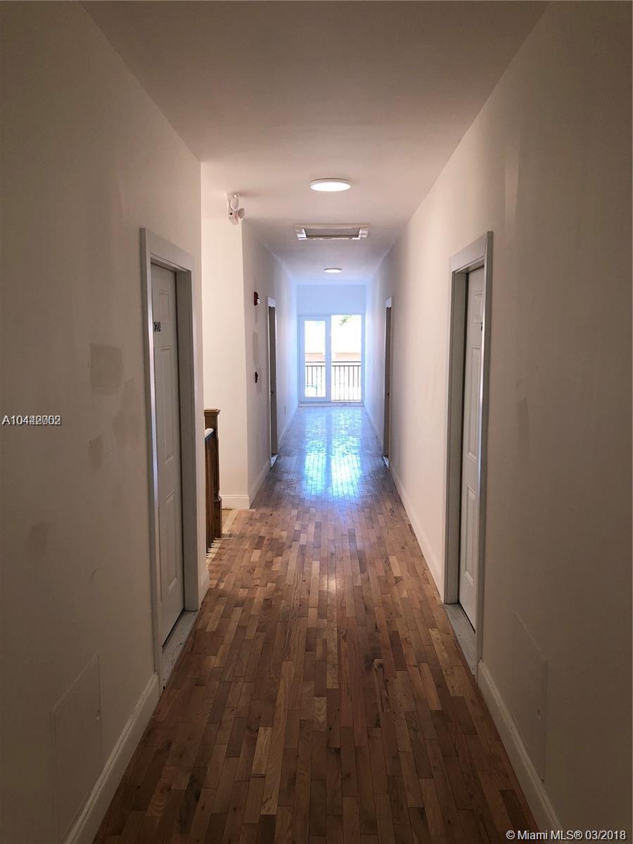 LAWRENCE ESTATE LAND CO - Residential Lease