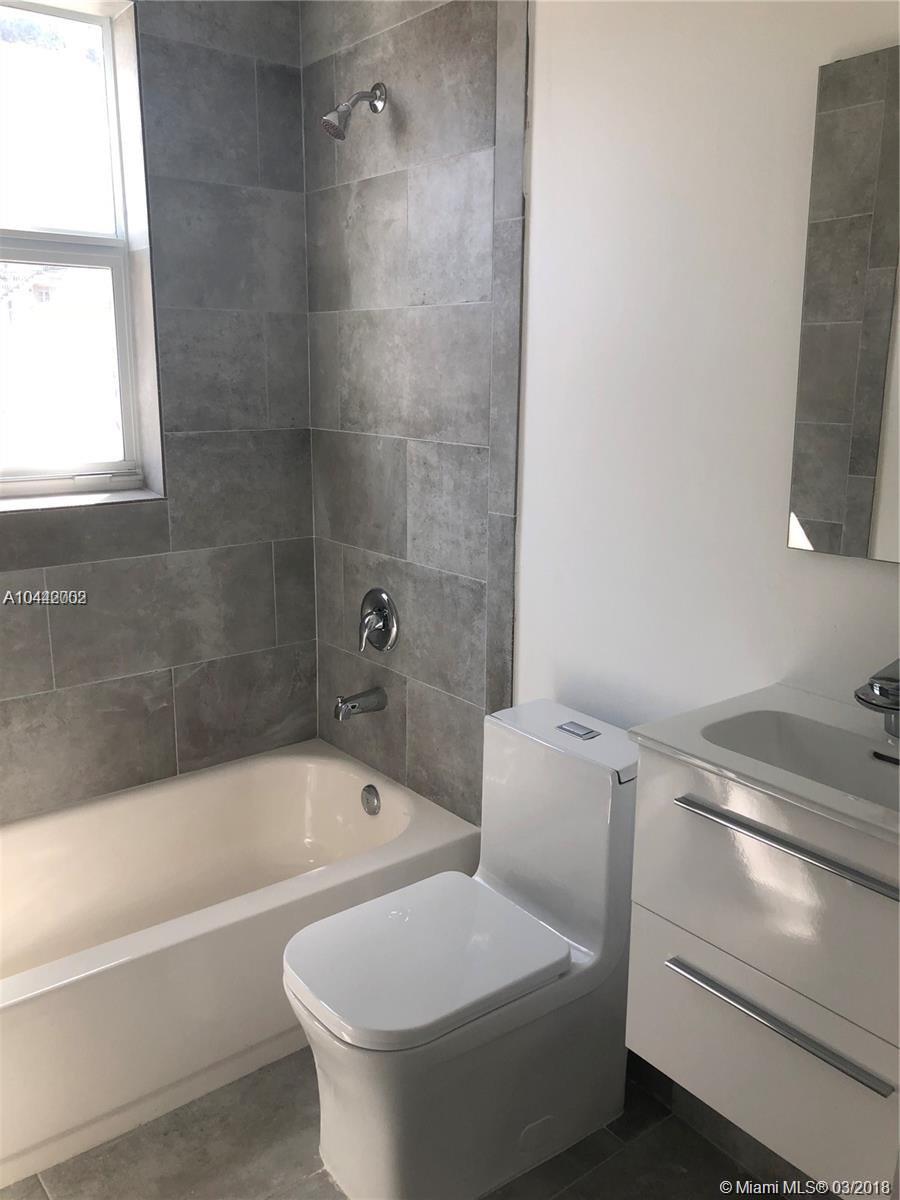 LAWRENCE ESTATE LAND CO - Residential Lease