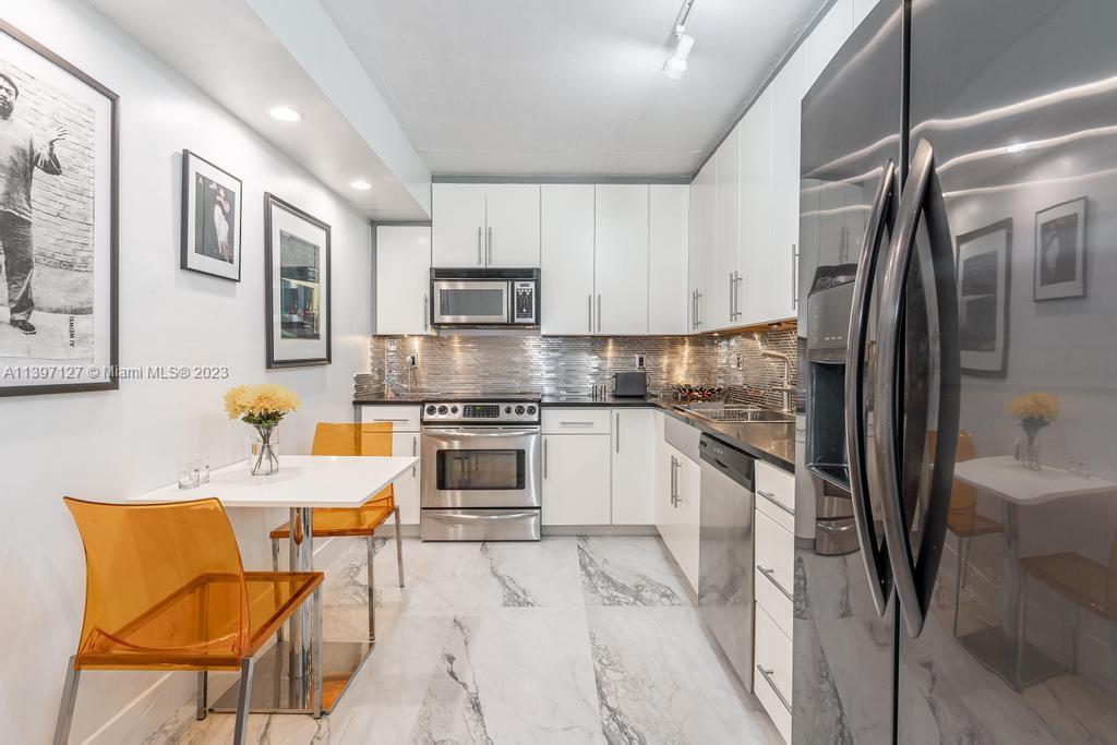 THE PALM BAY YACHT CLUB C - Residential Lease