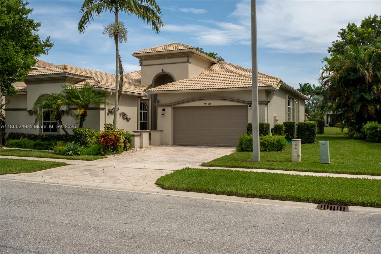 9350 W Via Classico W
