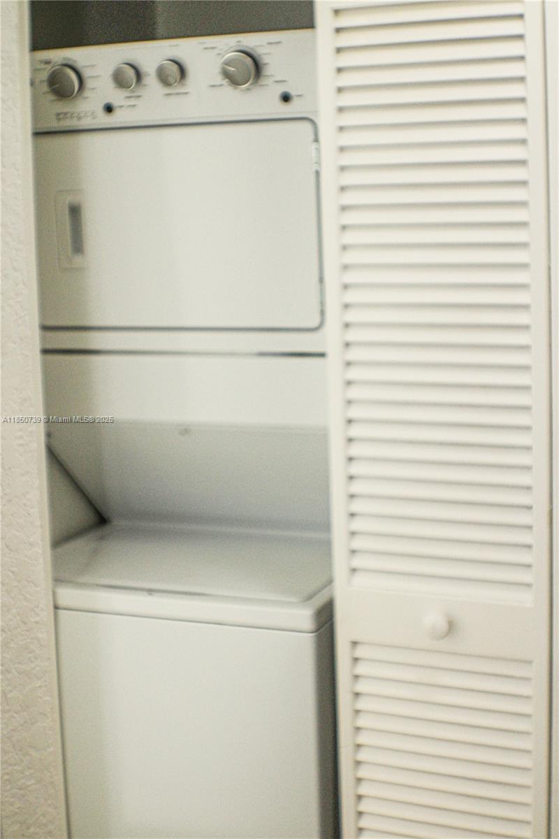 ROYAL RIVER CONDO - Residential