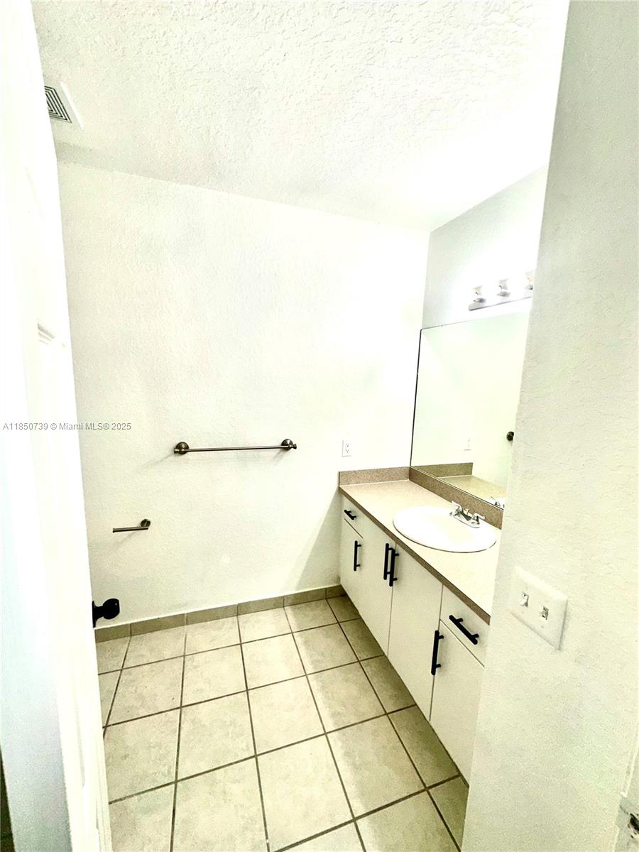 ROYAL RIVER CONDO - Residential