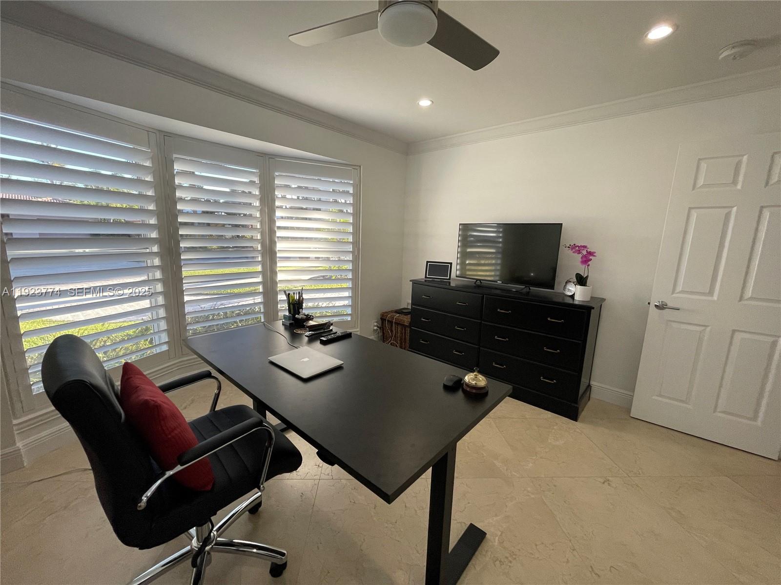 IMPERIAL POINT 5 SEC - Residential