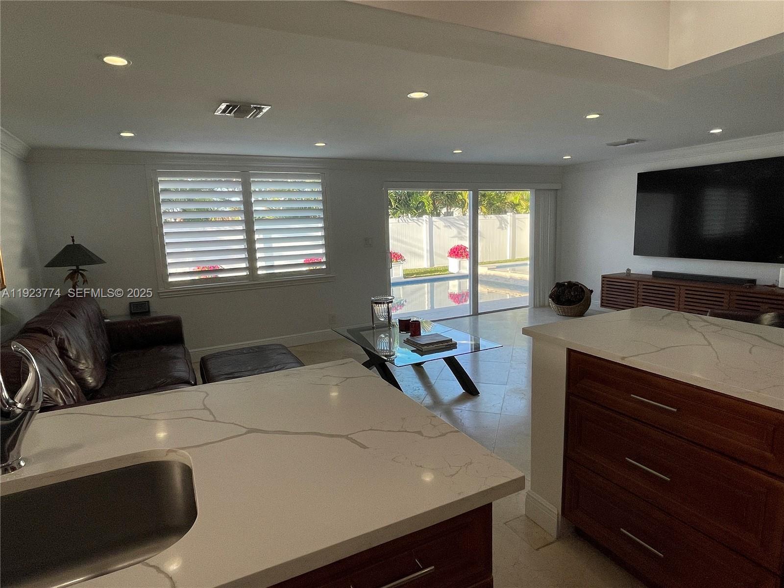 IMPERIAL POINT 5 SEC - Residential