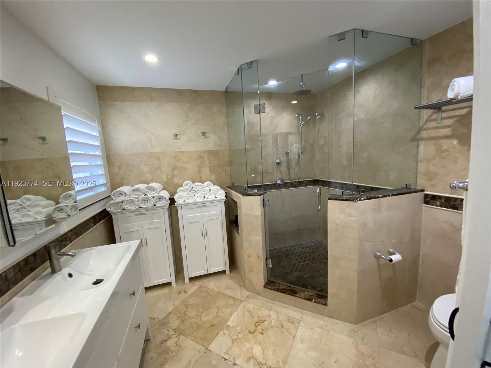 IMPERIAL POINT 5 SEC - Residential