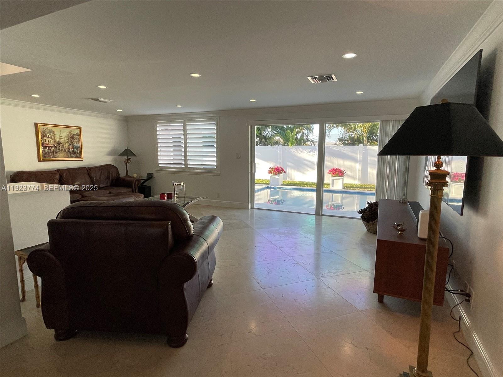 IMPERIAL POINT 5 SEC - Residential