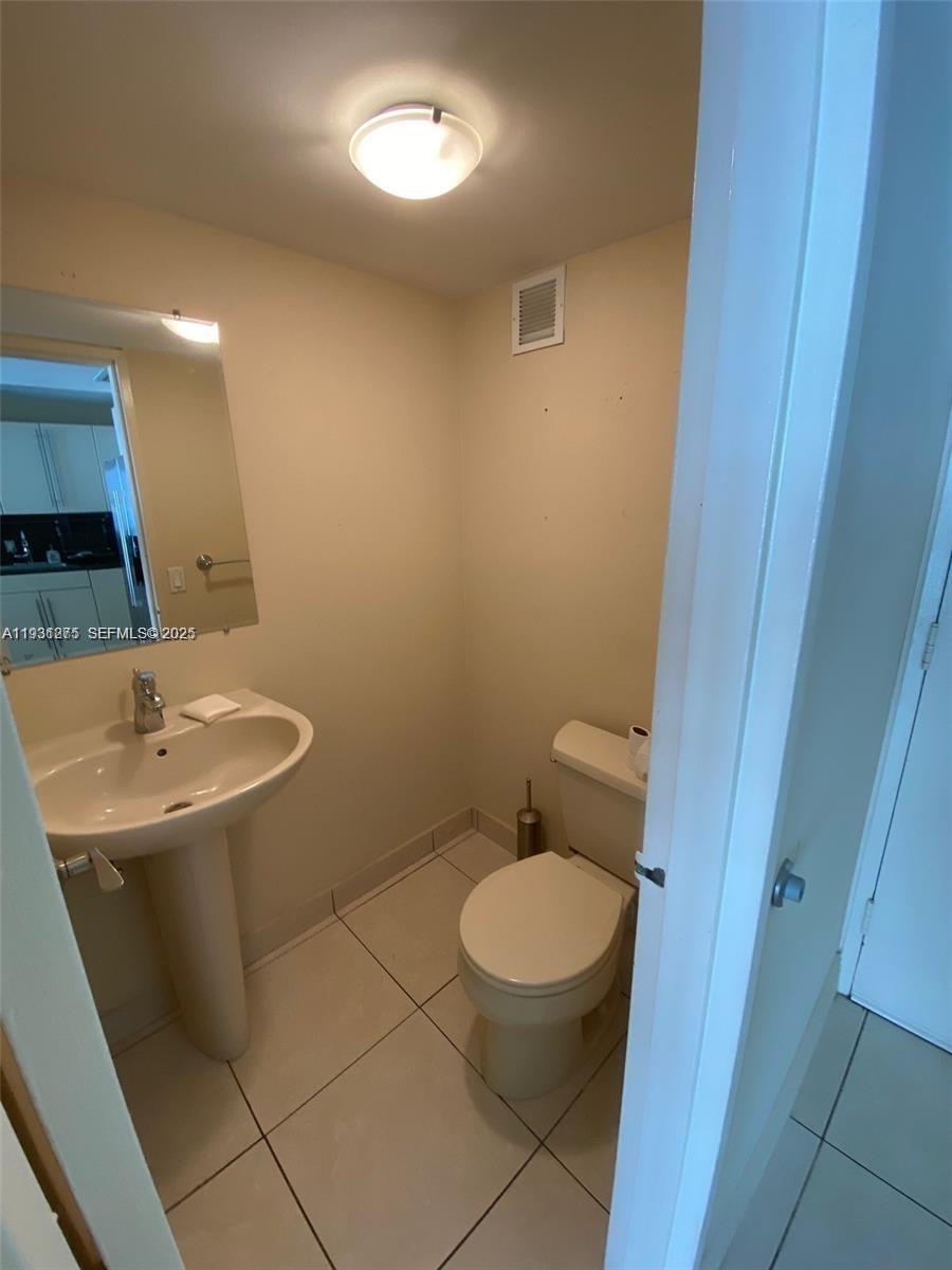 BAYVIEW TERR CONDO - Residential Lease