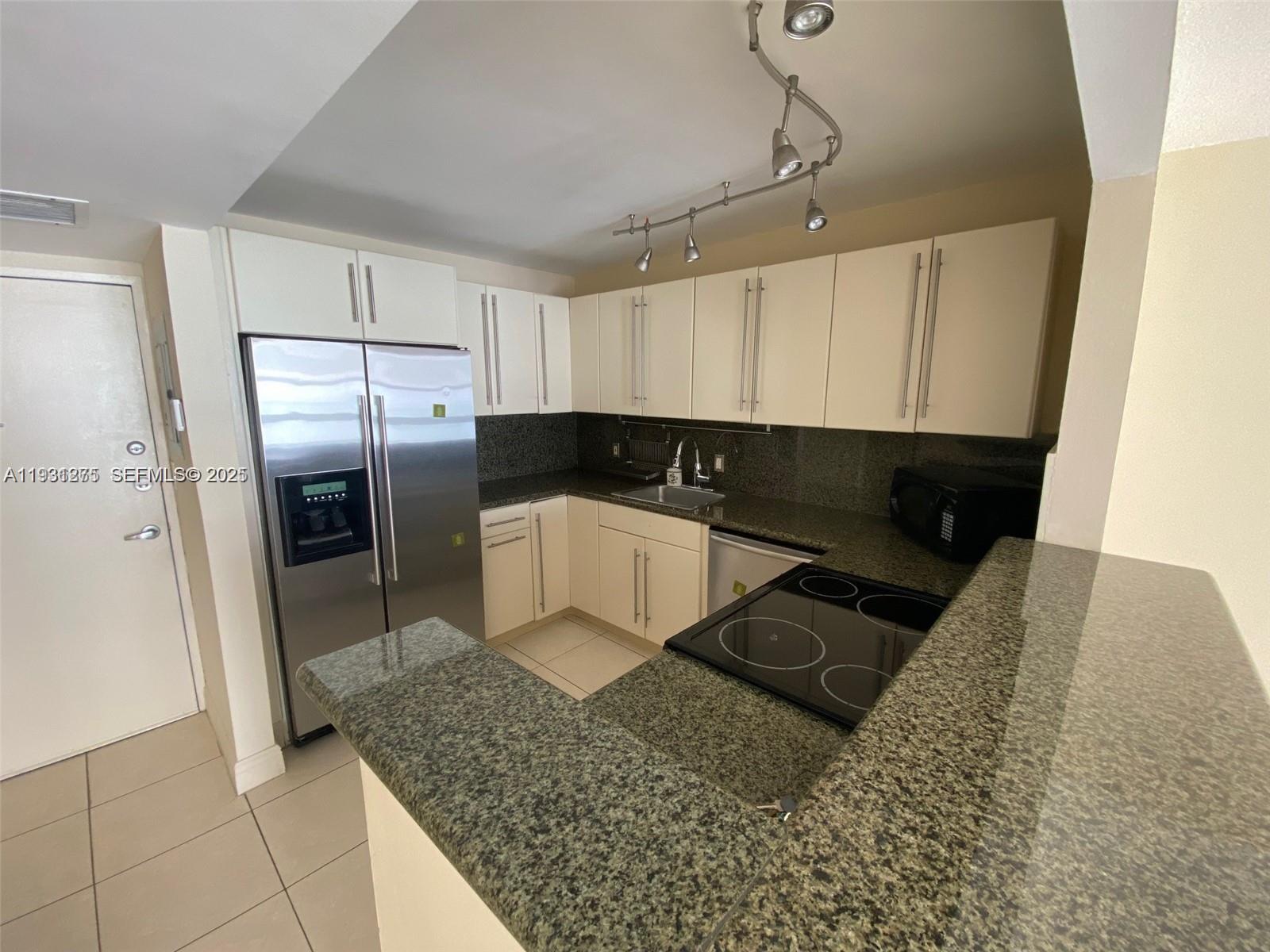 BAYVIEW TERR CONDO - Residential Lease