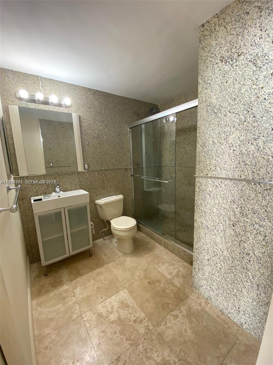 BAYVIEW TERR CONDO - Residential Lease