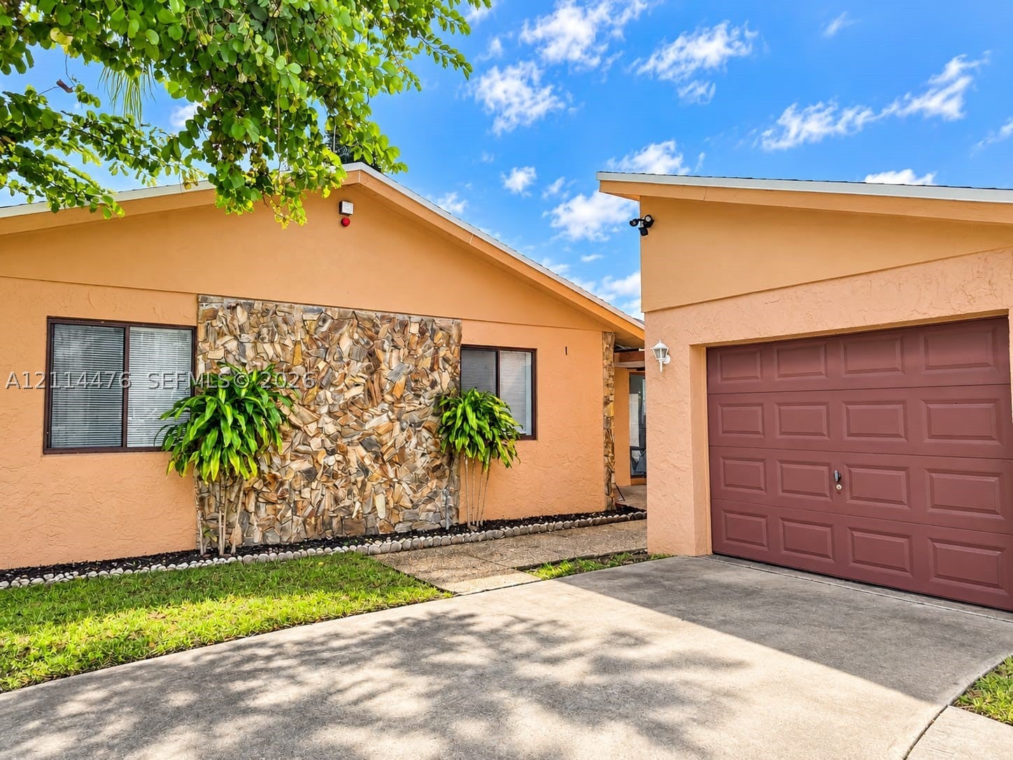 7606 SW 8th Ct