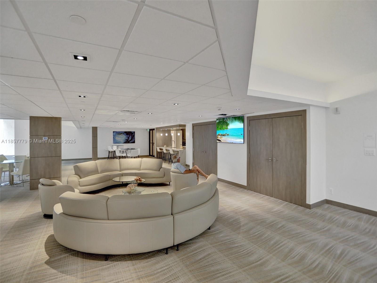 HILLSBORO OCEAN CLUB COND - Residential