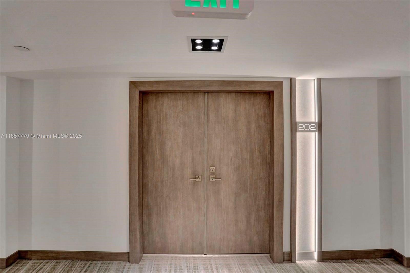 HILLSBORO OCEAN CLUB COND - Residential