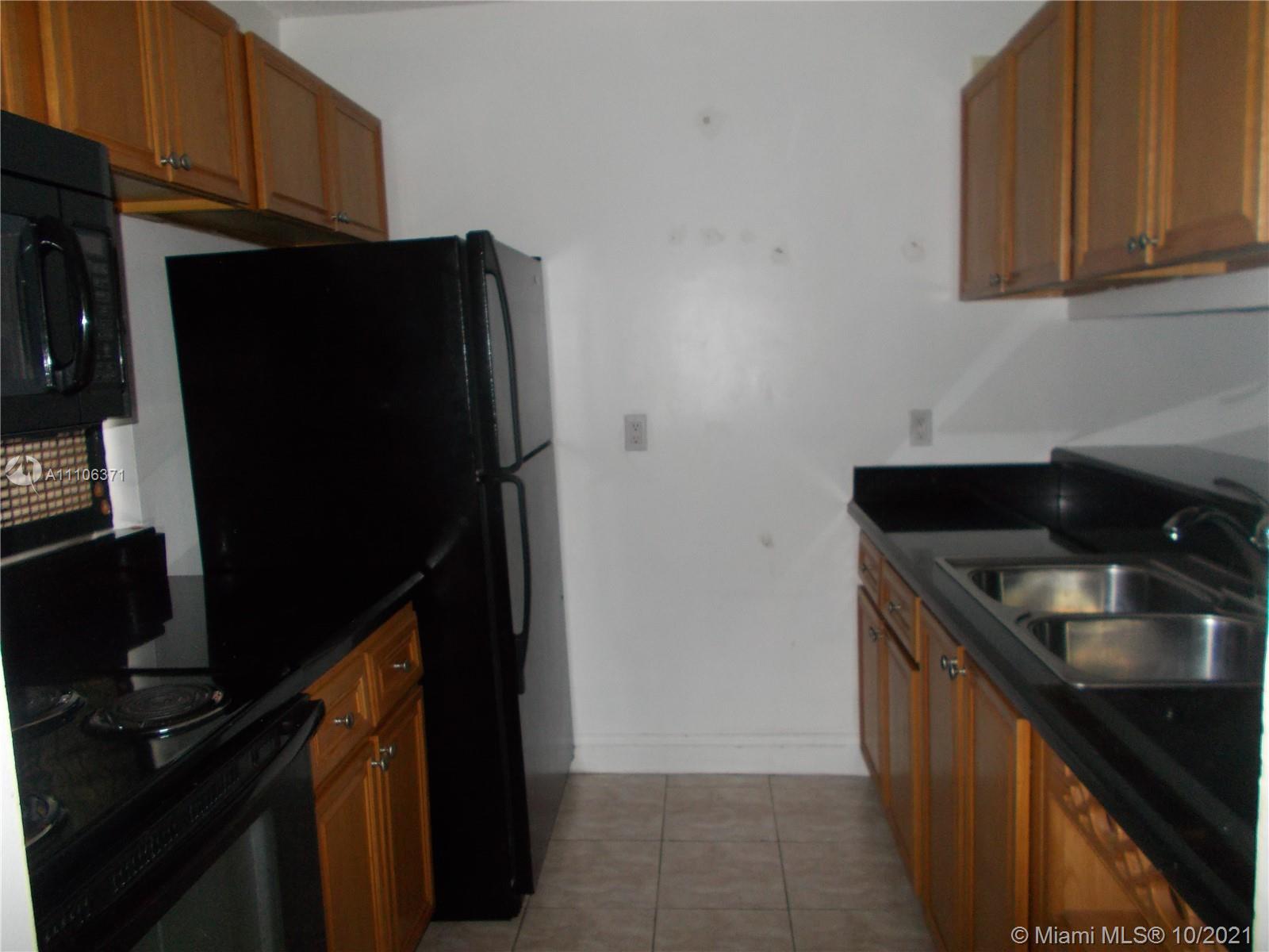 LAKESHORE AT UNIVERSITY P - Residential Lease