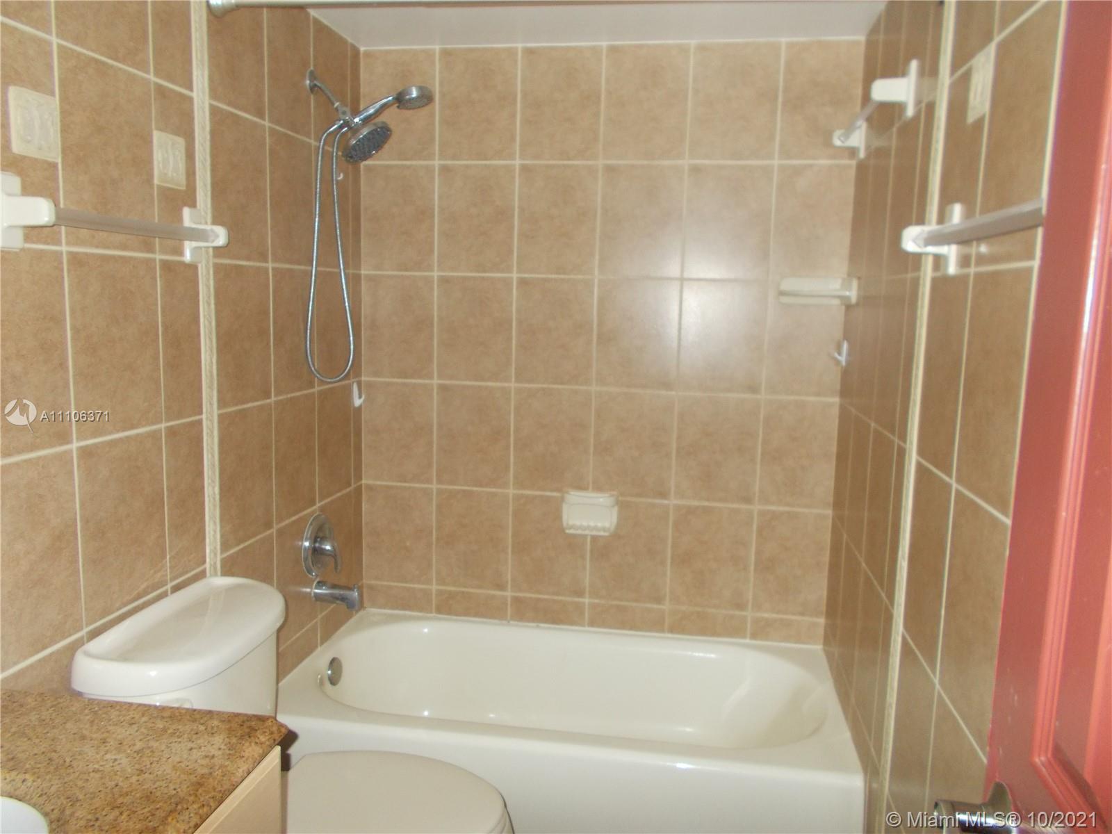 LAKESHORE AT UNIVERSITY P - Residential Lease