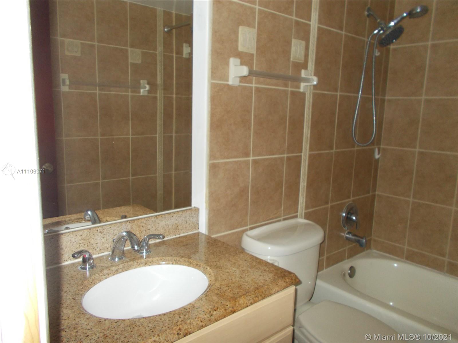 LAKESHORE AT UNIVERSITY P - Residential Lease