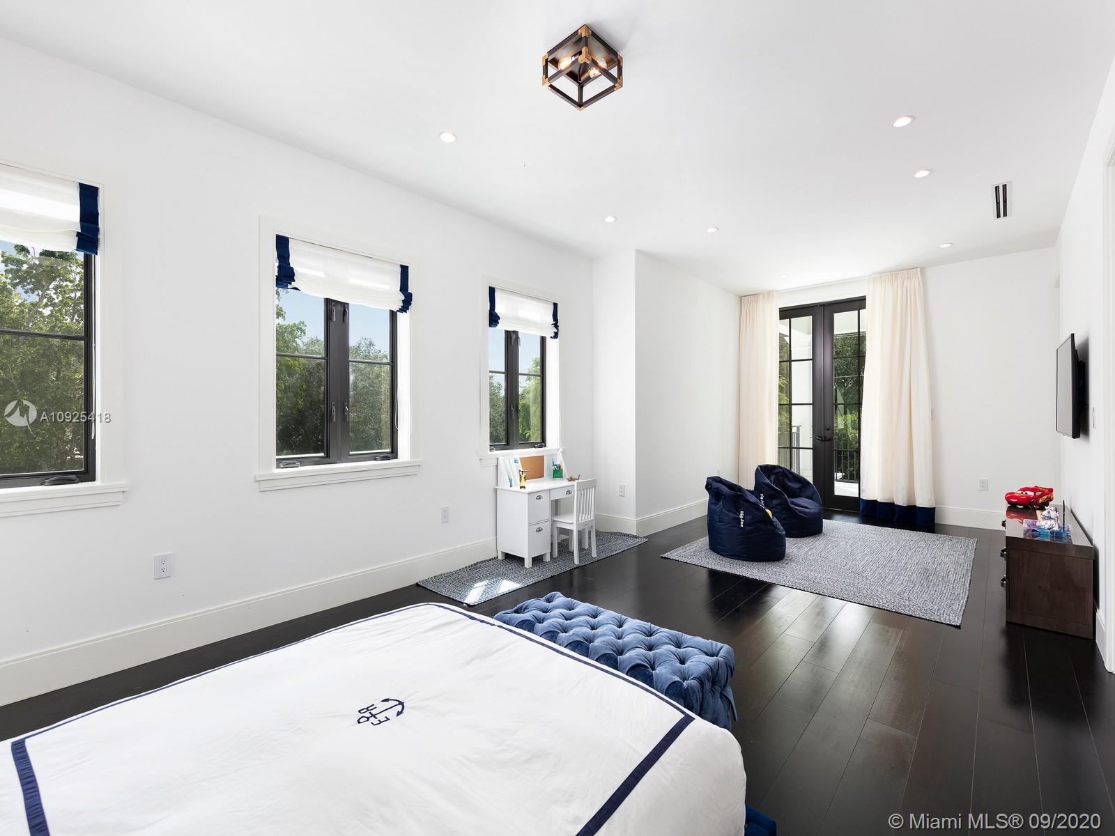 SNAPPER CREEK LAKES SUB - Residential