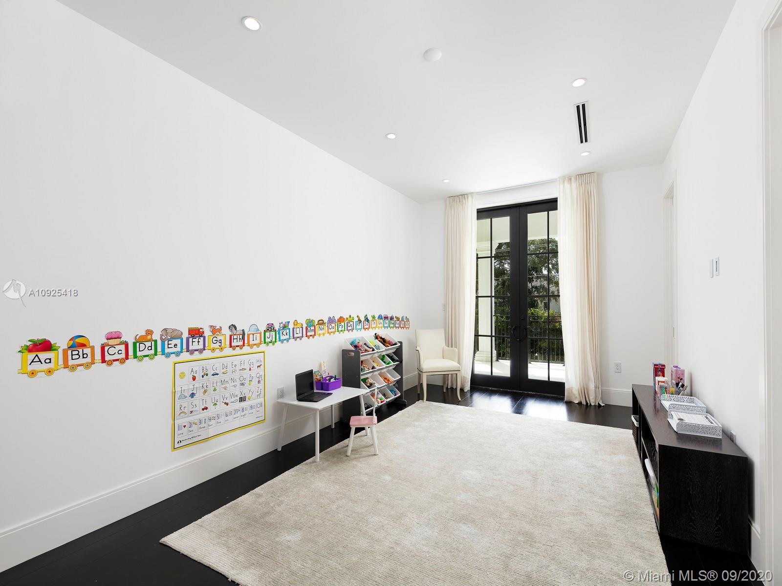 SNAPPER CREEK LAKES SUB - Residential