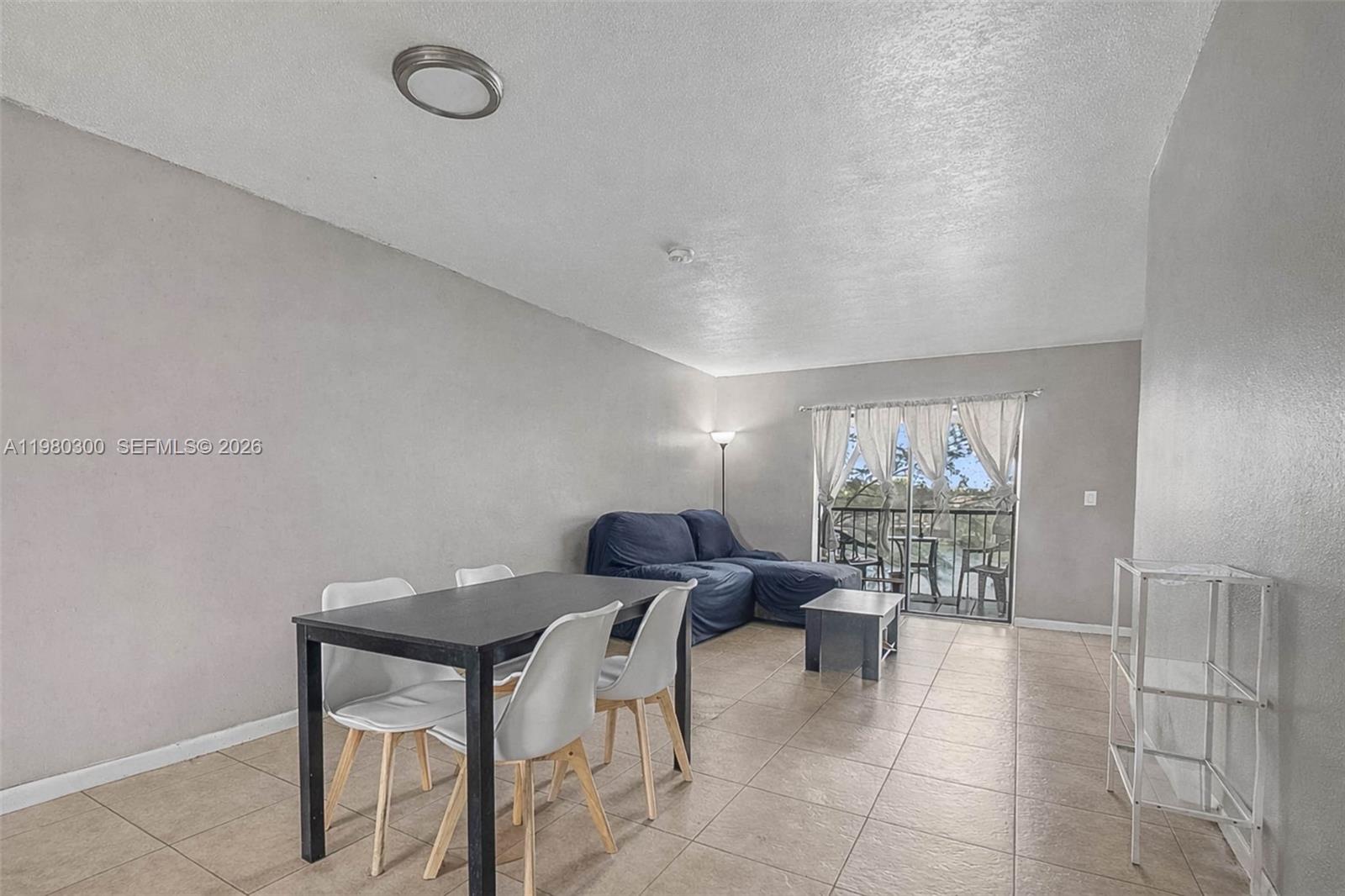 LAGO GRANDE THREE-A CONDO - Residential