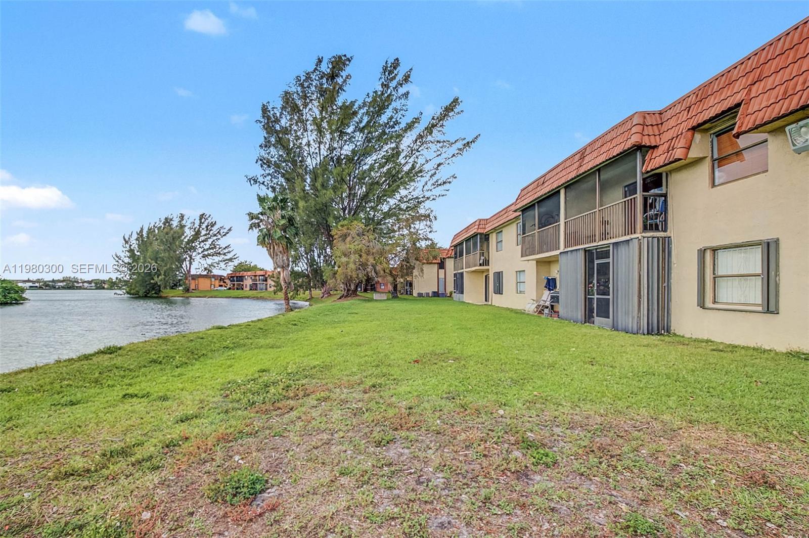 LAGO GRANDE THREE-A CONDO - Residential