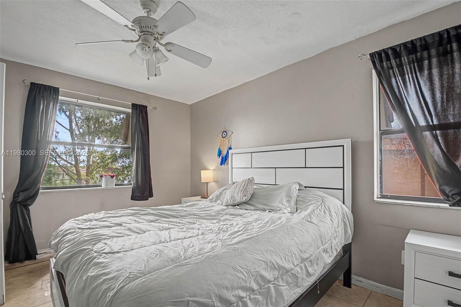 LAGO GRANDE THREE-A CONDO - Residential