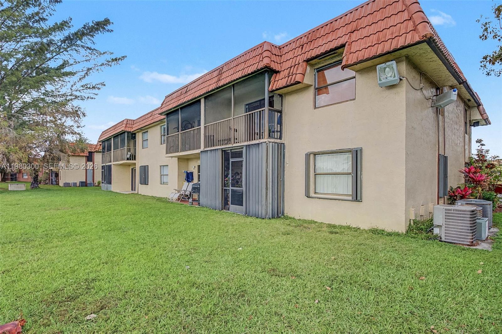 LAGO GRANDE THREE-A CONDO - Residential