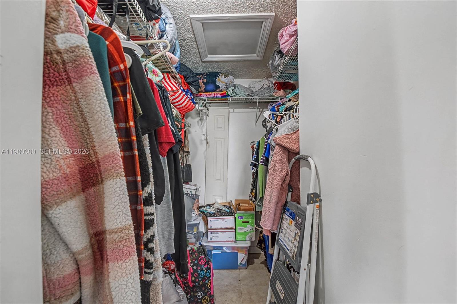 LAGO GRANDE THREE-A CONDO - Residential