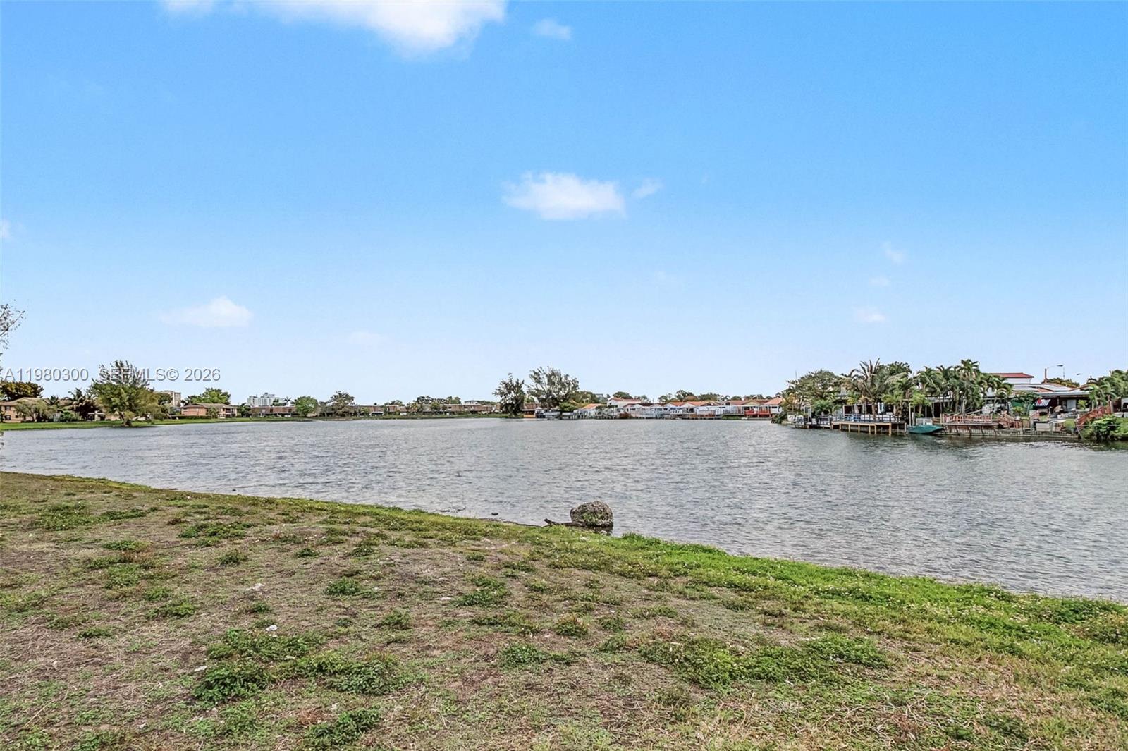 LAGO GRANDE THREE-A CONDO - Residential