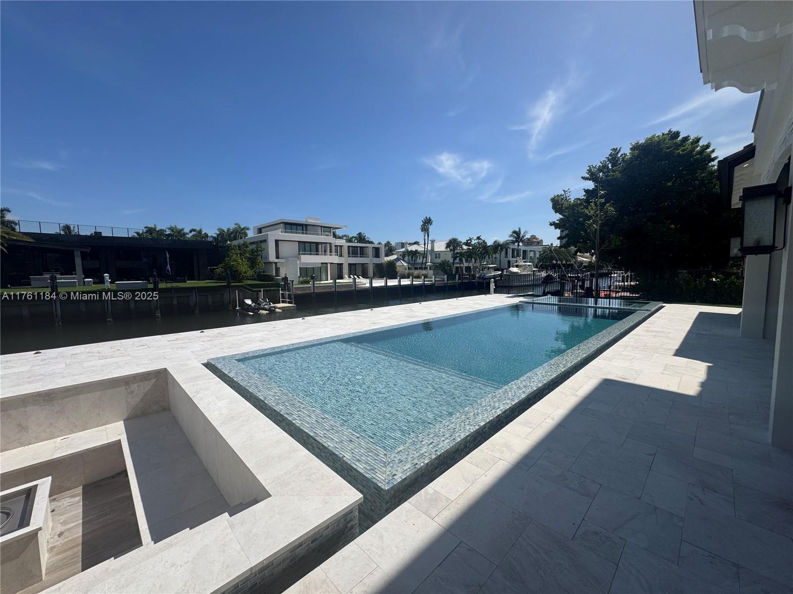 2605 Castilla Isle