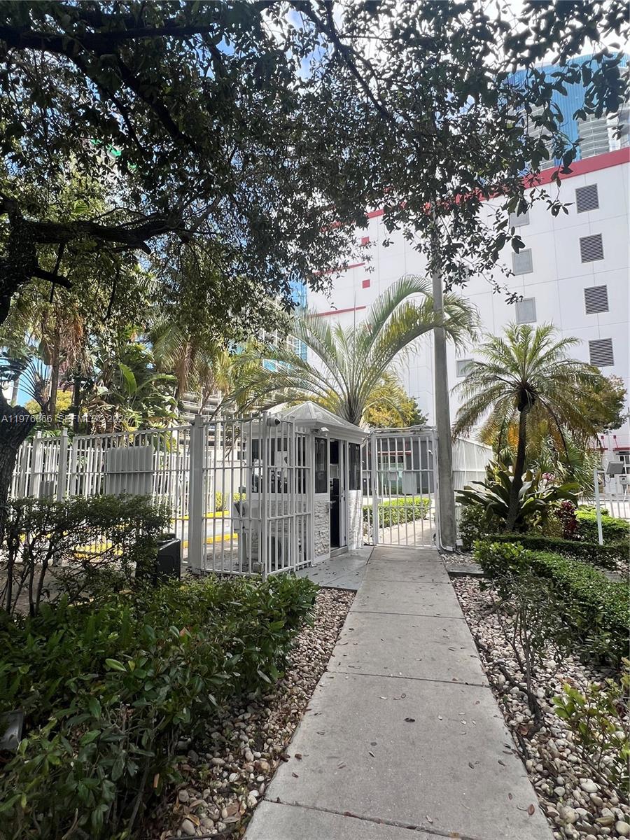 Madison Condominium - Residential Lease