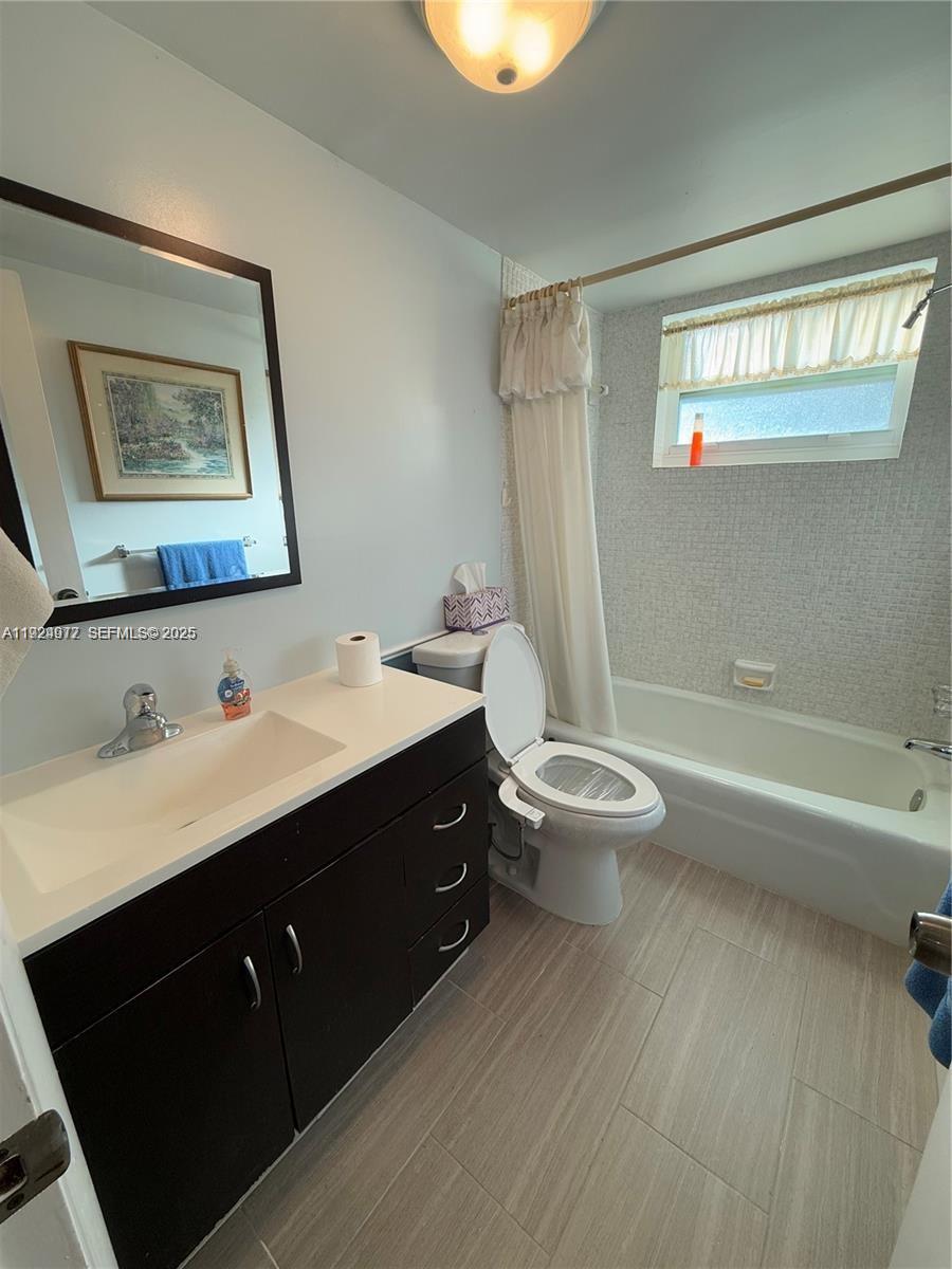 GARNET CONDO - Residential