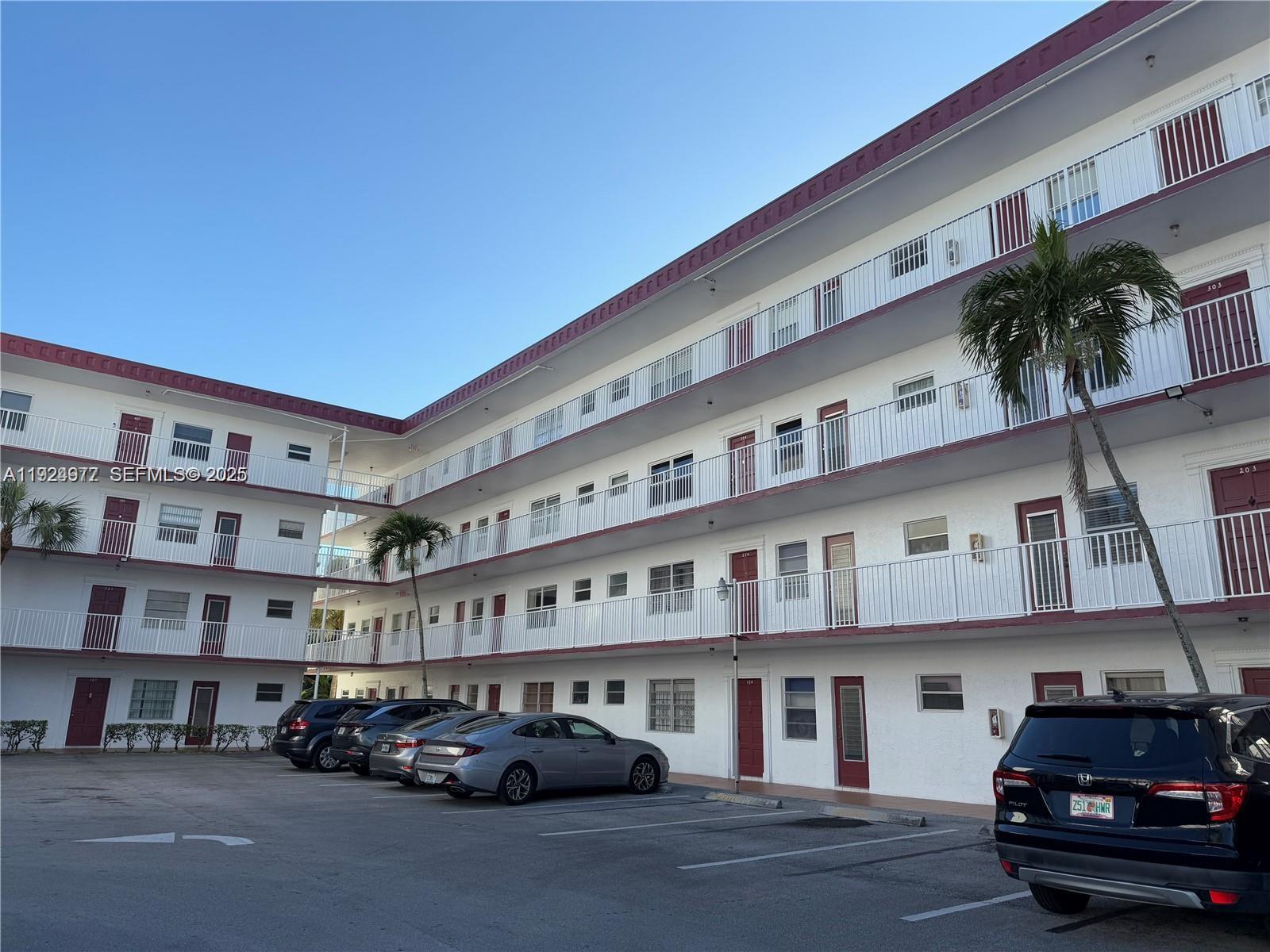 GARNET CONDO - Residential