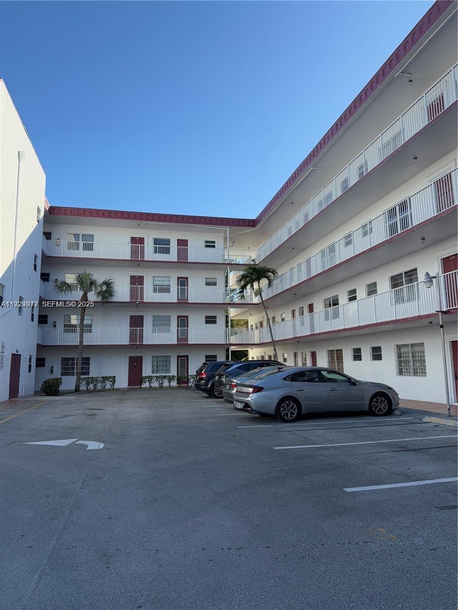 GARNET CONDO - Residential