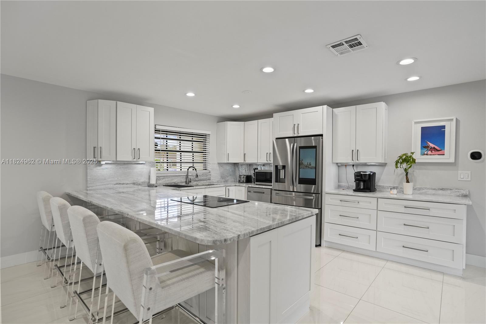 5613 Madison St, Hollywood, FL, 33023/$850,000 3 5613 Madison St