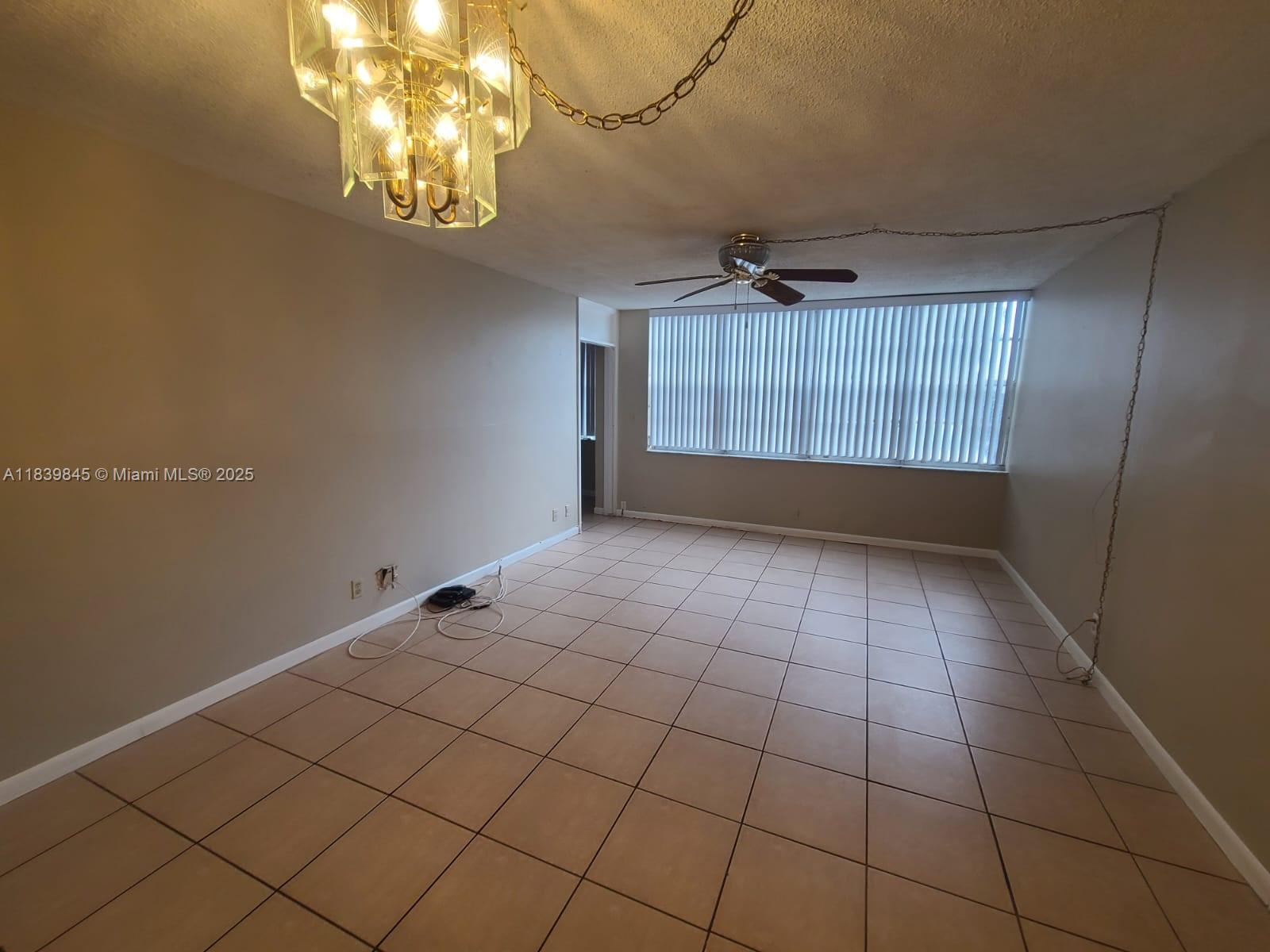 2731 Taft St 102