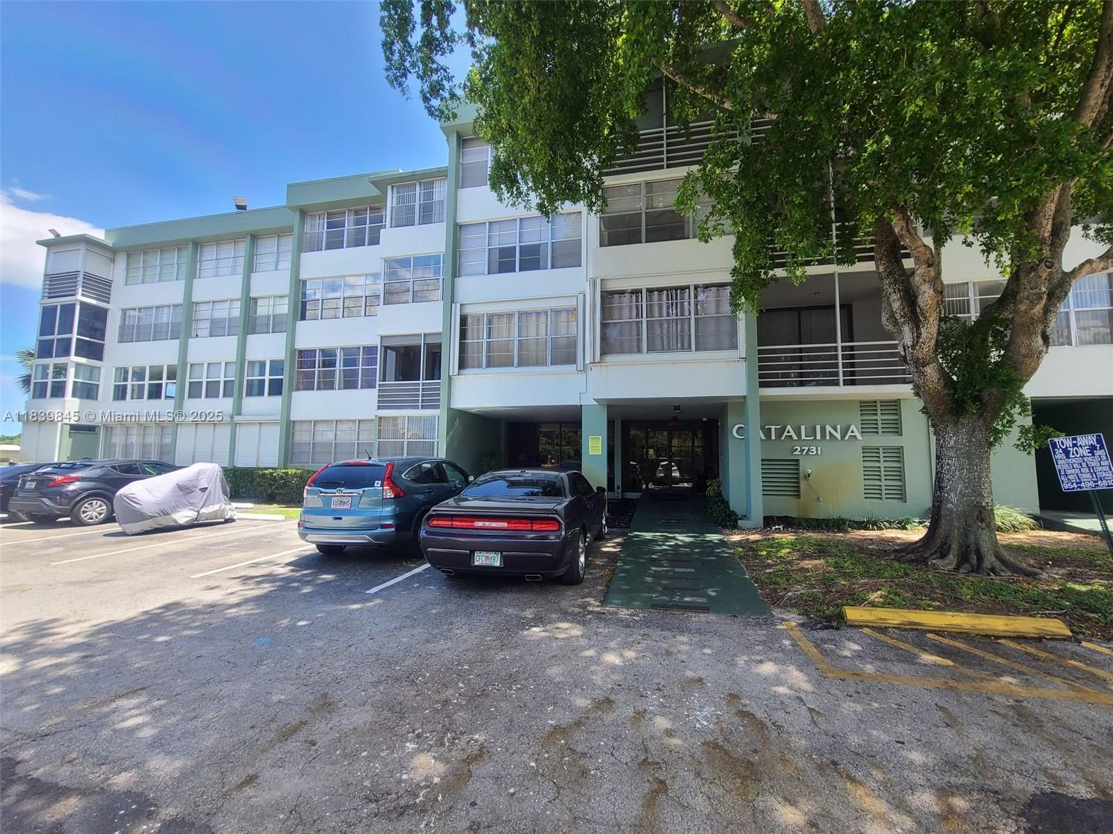 2731 Taft St 102