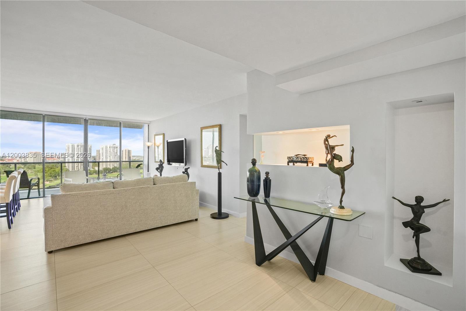 HAMPTONS WEST CONDO - Residential