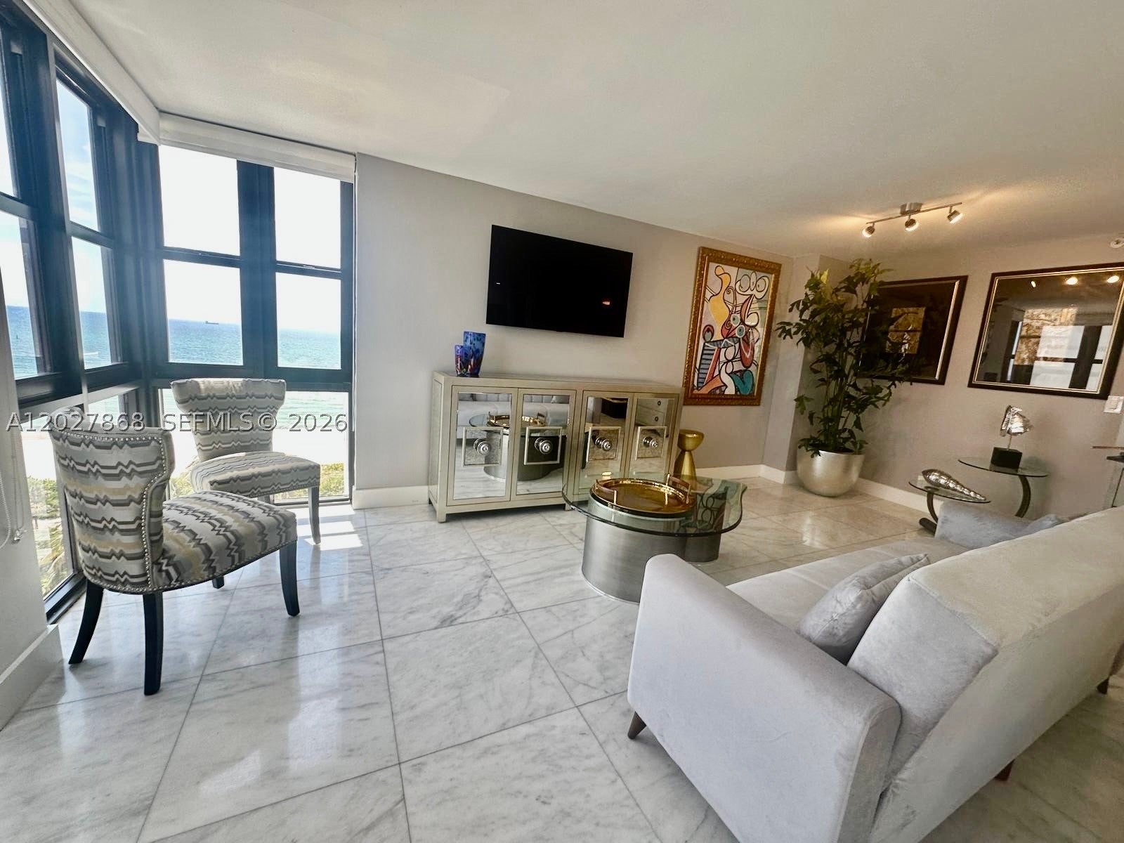 2555 Collins Ave 1400