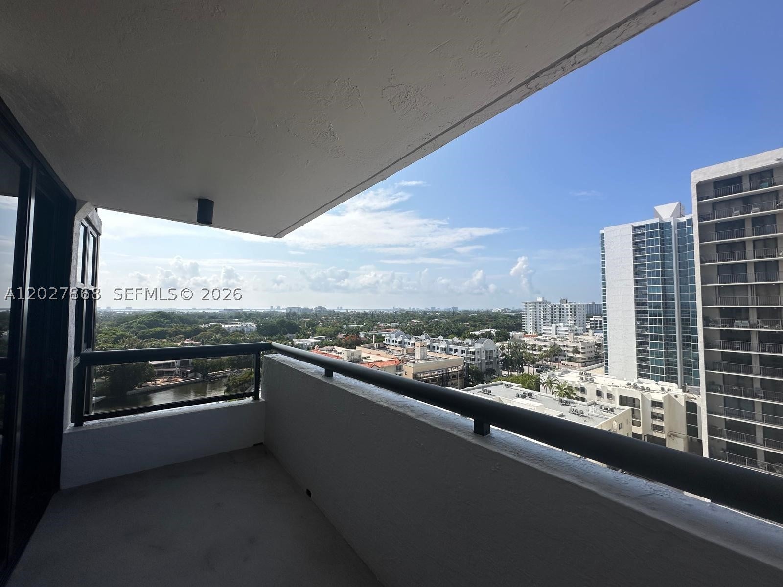 2555 Collins Ave 1400