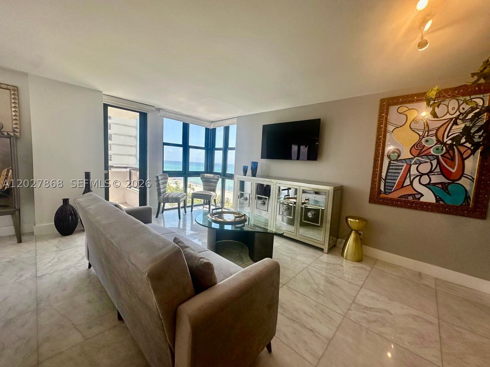 2555 Collins Ave 1400