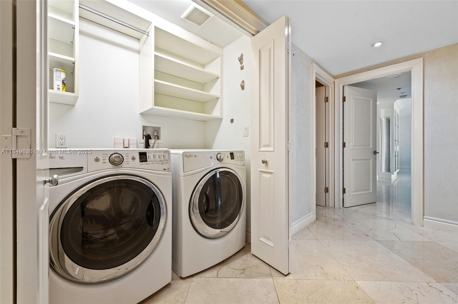 KENILWORTH CONDO - Residential