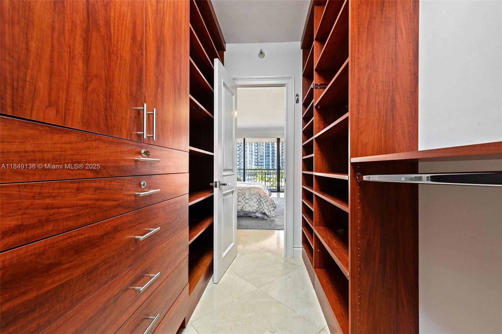 KENILWORTH CONDO - Residential