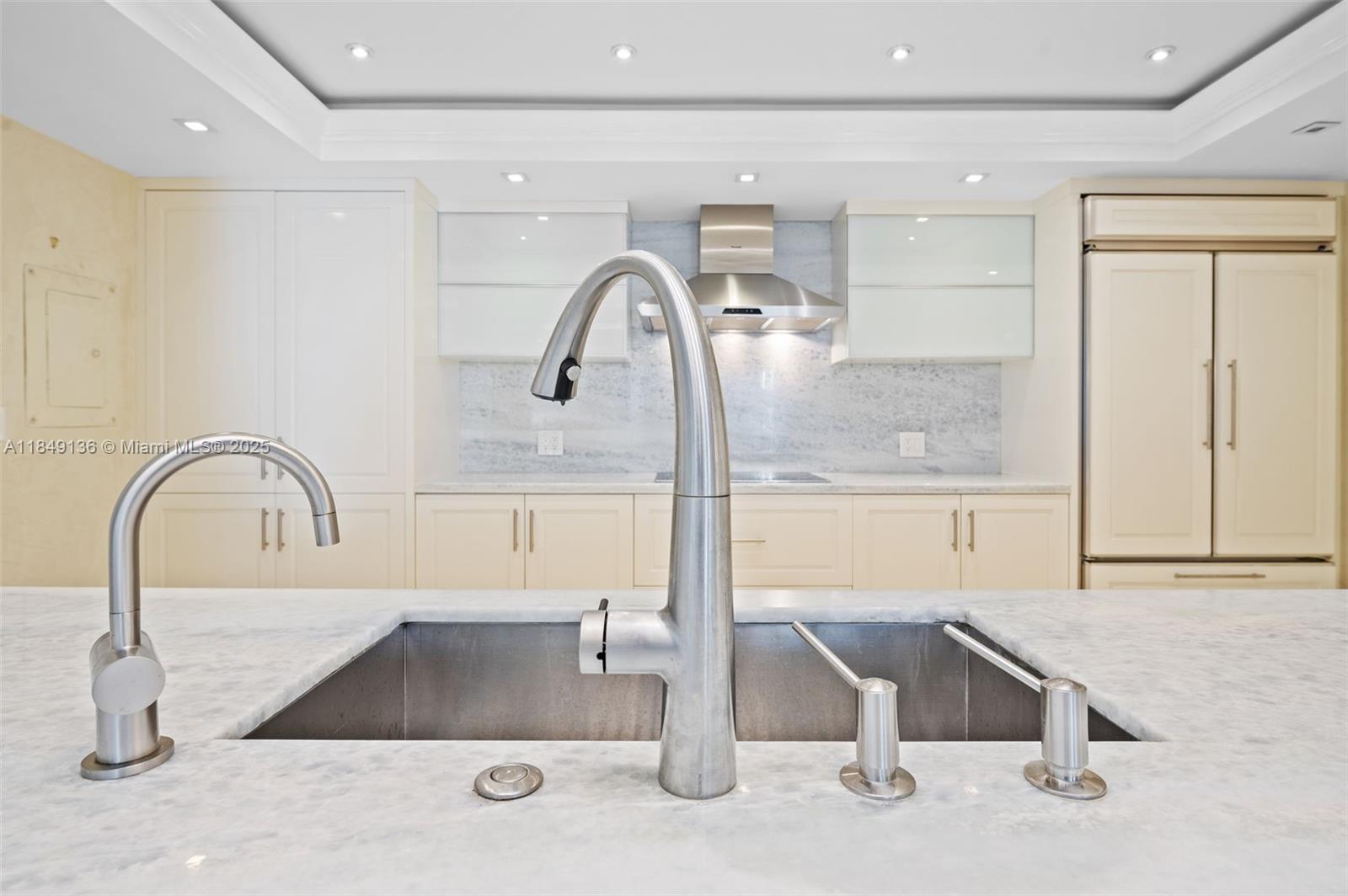 KENILWORTH CONDO - Residential