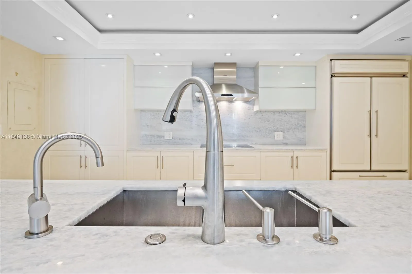 Bal Harbour, Florida 33154, United States, 3 Bedrooms Bedrooms, ,3 BathroomsBathrooms,Residential,Active,180939