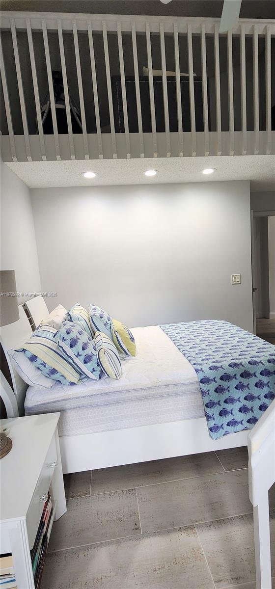 SARATOGA POINTE - Residential