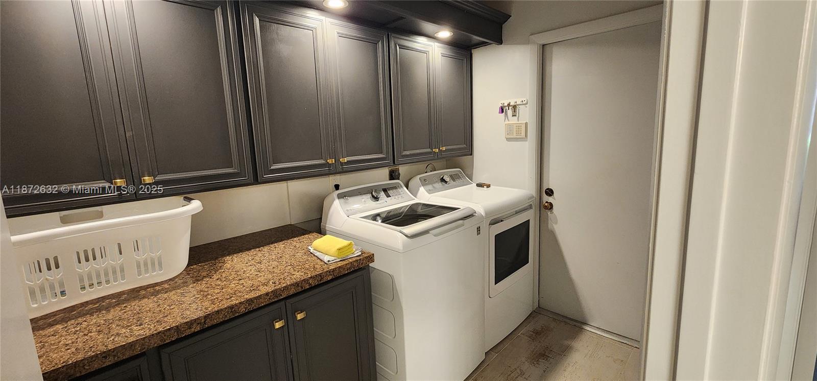 SARATOGA POINTE - Residential