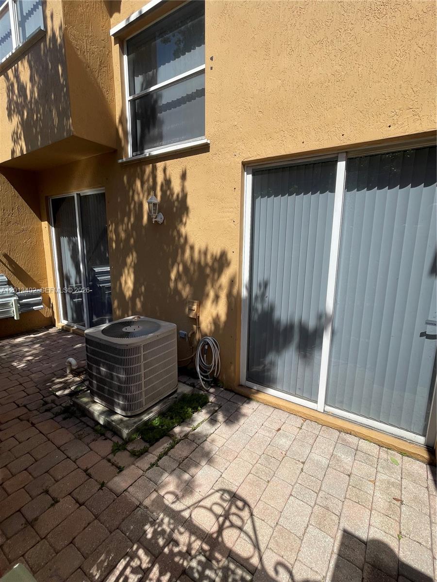 HAMPTON ISLES CONDO - Residential Lease