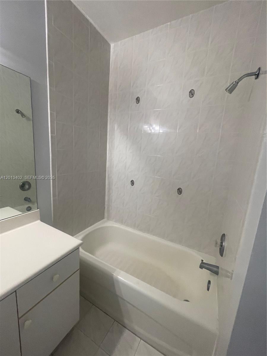 HAMPTON ISLES CONDO - Residential Lease